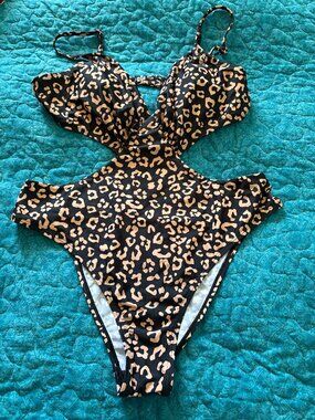 Live Life On the Beach Leopard Print One Piece Swimwear Size XL. NWT